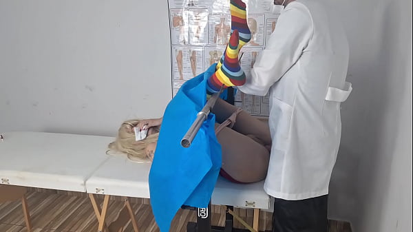 Play MP4 - Ginecologista n&atilde;o sabia que estava sendo filmado&excl;