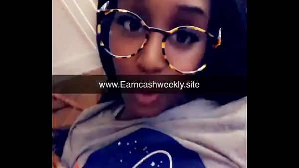 Sexy ebony webcam model