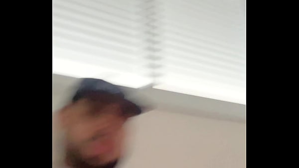 Play MP4 - Acordei com o pau estralando de t&atilde;o duro