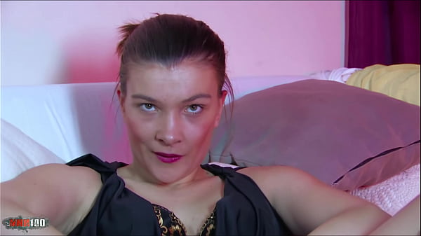 Nonton Pretty Brunette Millie Espiegle Doing A Hot Striptease On The Sofa thumbnail