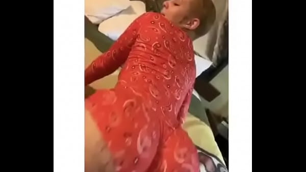 Lightskin thick bitch twerking 