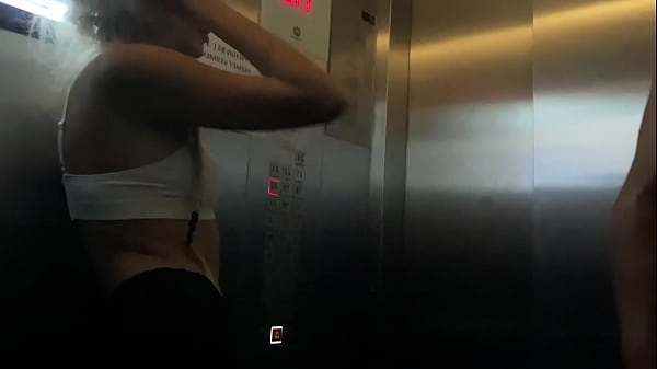 Play MP4 - a beautiful girl after training at the gym dragged a guy into bed and fucked him
