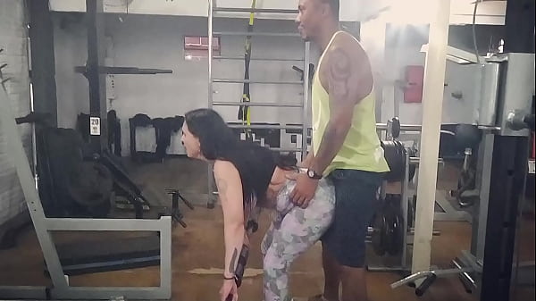 Play MP4 - Malhando duro na academia