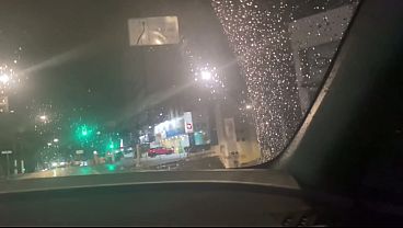 MARIDO SAI COM ESPOSA A PROCURA DE UM COMEDOR DESCONHECIDO PELAS RUAS DE S&Atilde;O PAULO - COMPLETO NO RED 