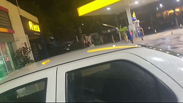 Marido sai com esposa a procura de um comedor desconhecido pelas ruas de s&atilde;o paulo completo no red 