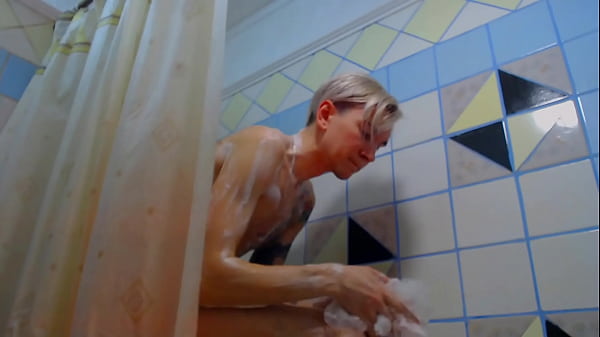 Play MP4 - Look at me in the shower