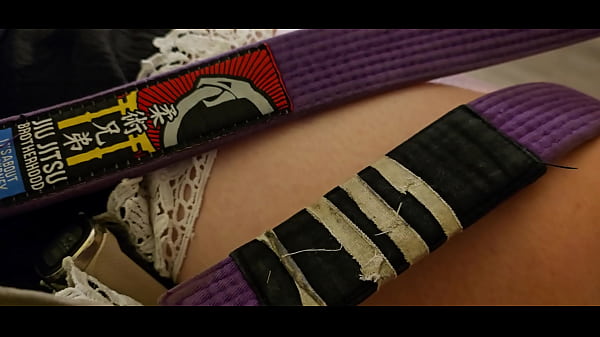 Amateur bbw chubby milf candid sandra gets exposed with a fat pussy upskirt & those thunder thighs 