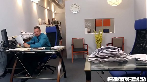 Horny chick Bambi Brooks getting_banged by large_dick