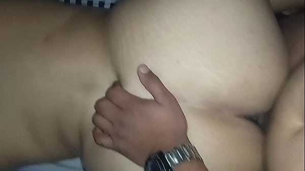 Play MP4 - Novinha Dan&ccedil;ando funk&comma; revolando na pica&period;&period;