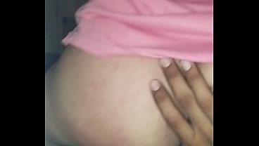 Antes de dormir, me da las buenas noches encima de mi polla 