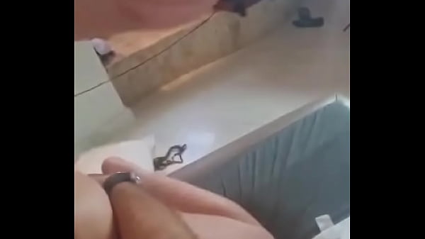 O que come&ccedil;ou quente no uber pegou fogo no quarto tes&atilde;o demais em ver meu maridinho debaixo dessa bunda enorme da bia 