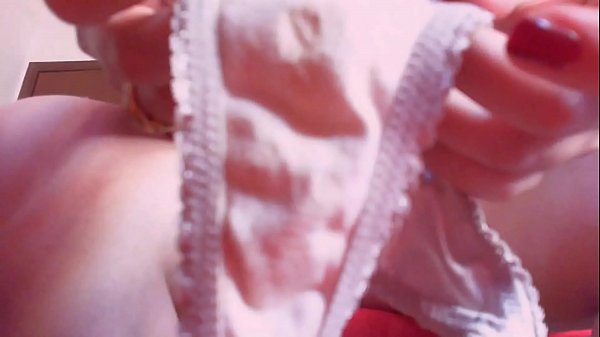 Play MP4 - The panties of the Italian woman are completely wet with great squirting