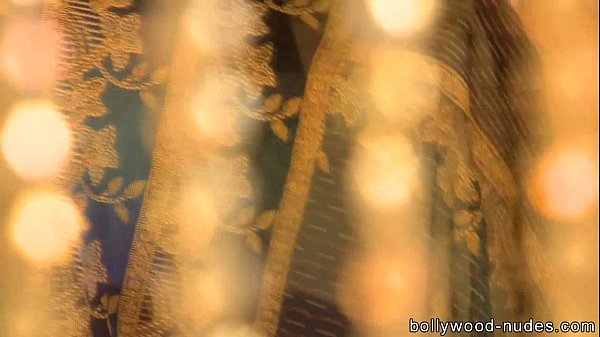 Play MP4 - Bollywood Babe Dances Slowly For Me