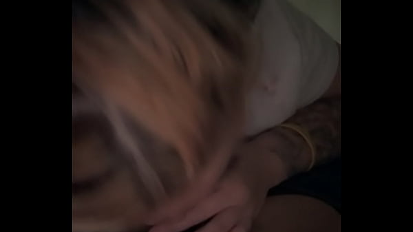 Güerita_gordibuena le encanta chupar hasta sacar mi leche