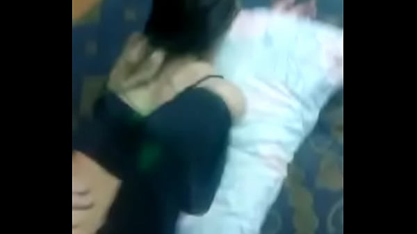 tiuzao pegando a_filha davizinhaa vizinha nao quis dar_entao vai a filha