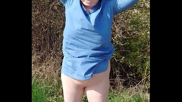 Play MP4 - Erwischt beim Striptease in Strumpfhose