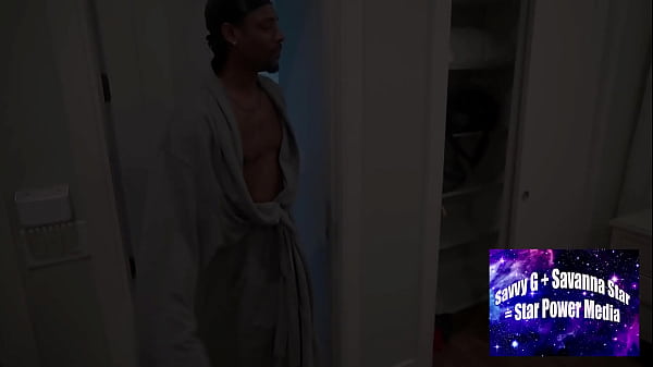 Nonton Savanna Gets Stretched To The Limit thumbnail