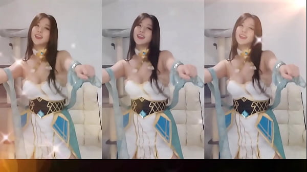 Big boobs chick in cosplay