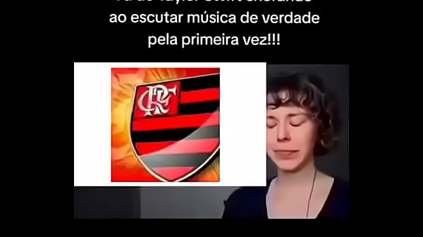 Nonton Hino Nacional Do Flamengo (f&atilde; Da Taylor Swift Chorando Escutando Musica De Vdd) thumbnail
