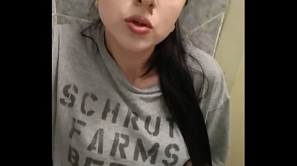 Play MP4 - Big dildo in tight pussy