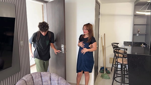 Nonton Mi Madrastra De Culo Grande Me Cumple Mi Fantasia, Me Da La Bienvenida Con Una Buena Follada. thumbnail