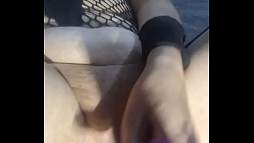 Que rico se masturba la prima con el bibrador