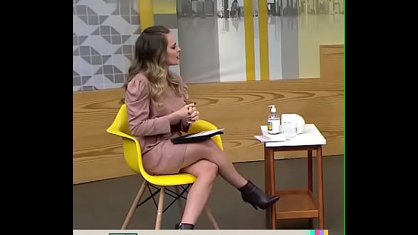 Regiane Tapias Revista da_Manha Bem Sexy_de Saia_05 05 21_Parte 02