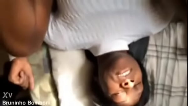 Morena gemendo muito na pica do negao