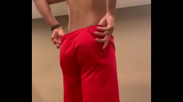 Play MP4 - Showing off in the Gym Locker Room &num;gymmotivation &num;lockerroom &num;showoff