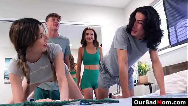 Nonton Honestly I&rsquo;m So Fucking Horny, I'm Desperate To Bang All Three Of Them - Ourbadmom thumbnail