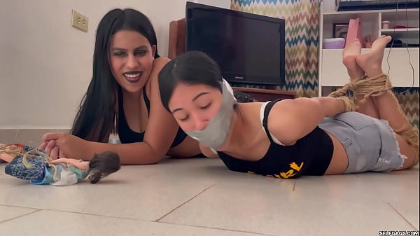 Play MP4 - Kinky Voodoo Witch Binds 18-Year-Old Barbie Bitch