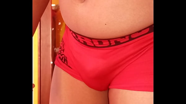 Modelando las pantys de mi esposa 