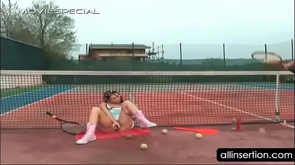 Teen minx doldoing twat gets licked and fingered 