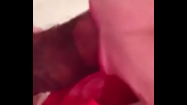 Play MP4 - Head in Bathroom while