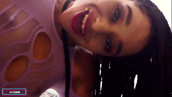 Pretinha doida pra dar o cuzinho goza no squirting