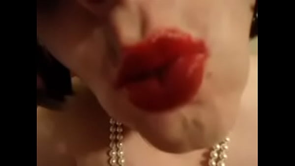 Play MP4 - Cd Nikki up close sexy smoking