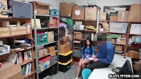 Nonton Pretty Hot Babe Taylor May Having Large Massive Dick thumbnail