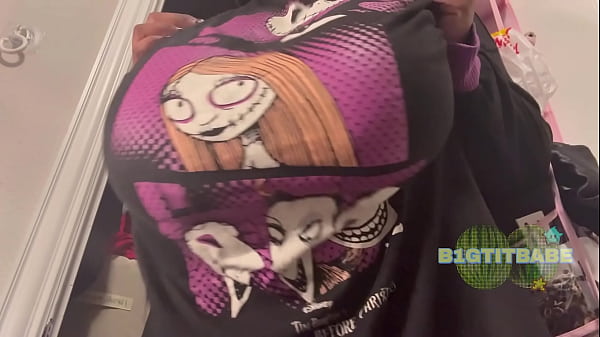 Nonton Nerdy Ebony Revealing Her Huge Tits thumbnail