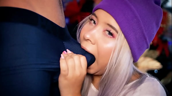 I seducemy boyfriend s_cock over my boxer shorts