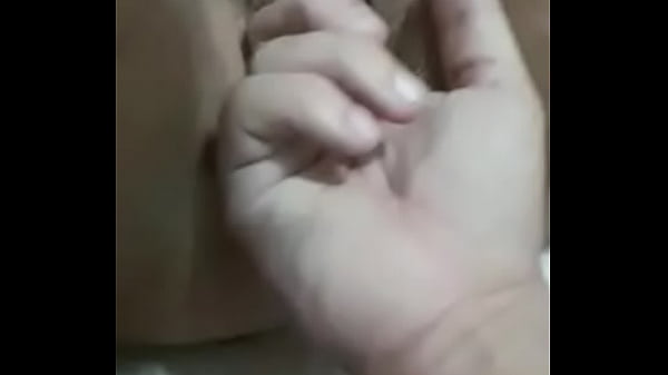 Usando a bombinha na buceta_greluda