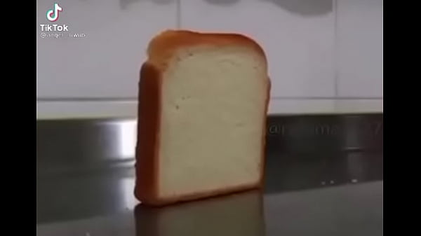 Pan se cae al poso y hace un ruido tipo asmr 