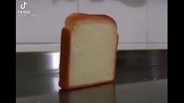 Pan se cae al poso y hace un ruido tipo asmr 