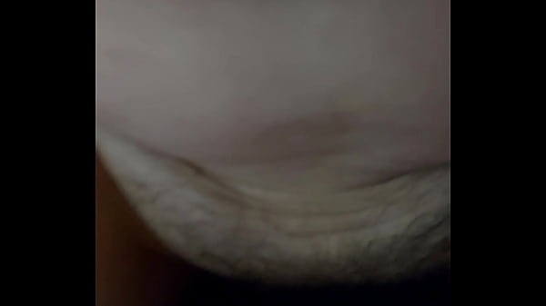 Estudiante se vacea despu&eacute;s de chupar rica polla y cabalgar como puta