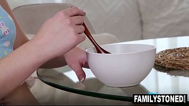 Nonton Stepdaughter Grinding Her Ass On Stepdads Lap thumbnail