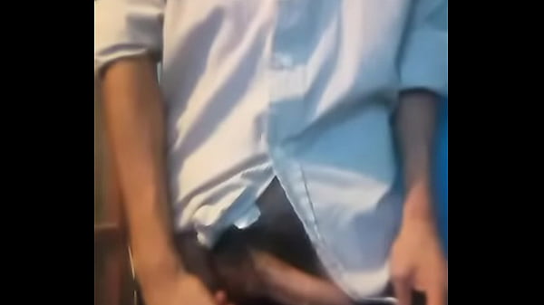 Mostrando mi verga dura con ganas de chorrearme 