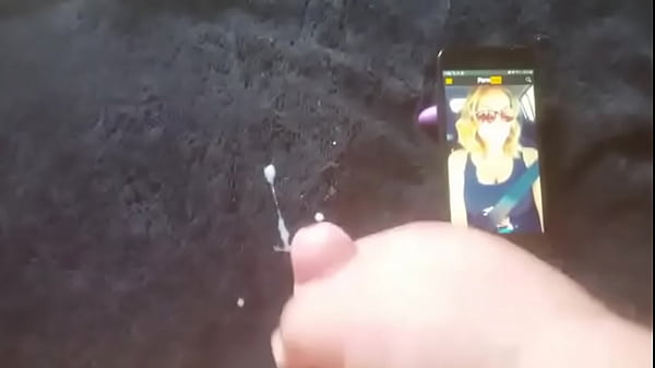 Play MP4 - Cumming to pic of my friend&excl;