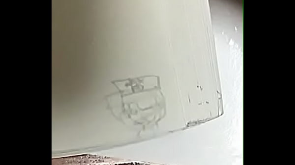 ひでのオリキャラの自作短編映画を見ます。問題集の端に描きました。 