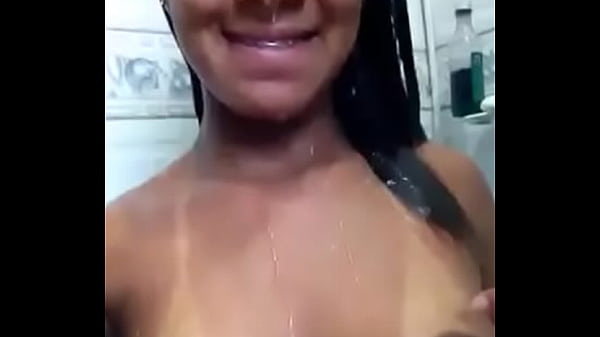 Morena gostosa no banho Br 