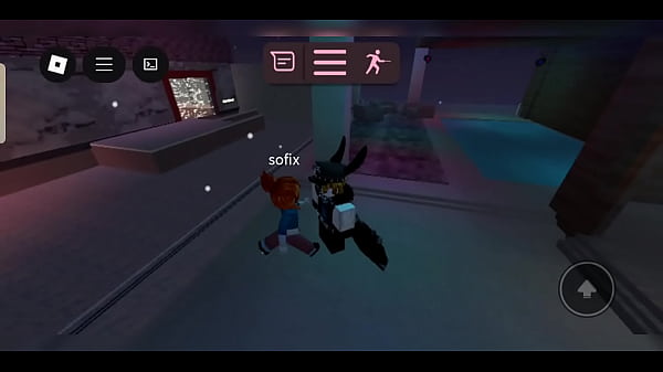 una chica se unió a uncondominio falso y yo le dije que la invitaríaa uno de verdad