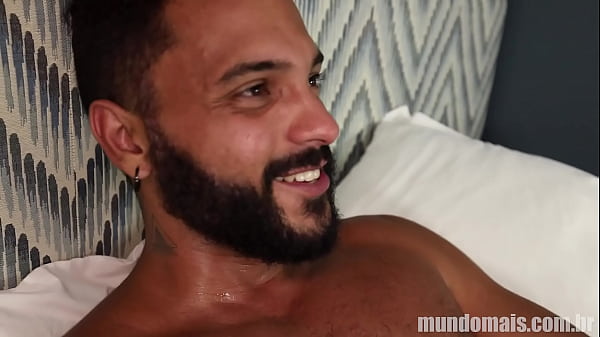 Naked photo essay of the Davi Lobo model 